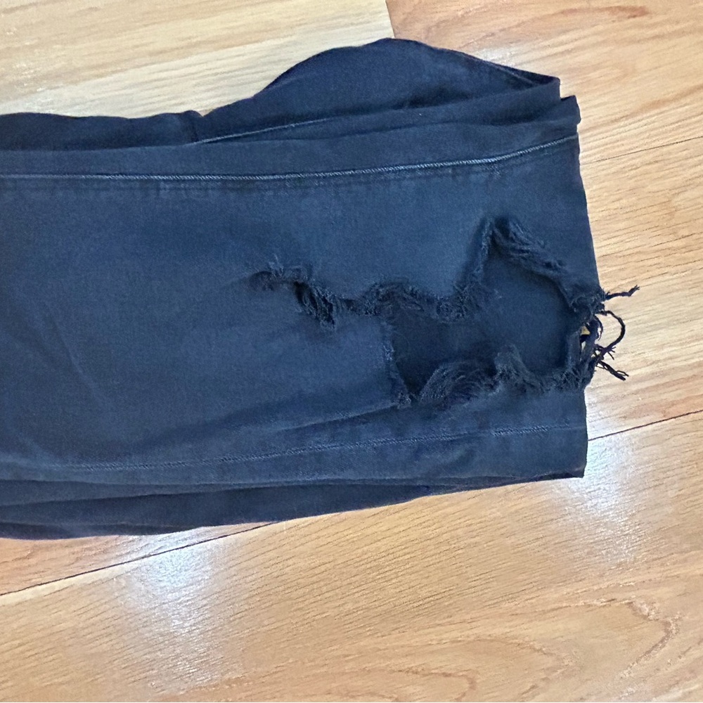 American Eagle Black Distressed jeans